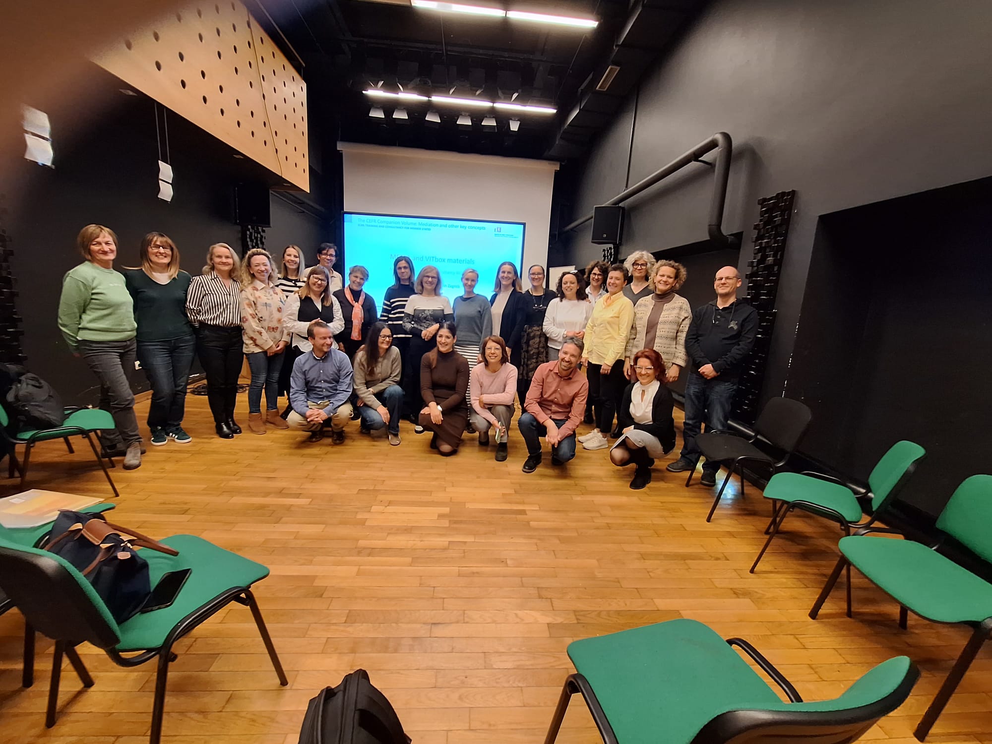 Zdjęcie przedtswia salę wykładową i uczestników spotkania