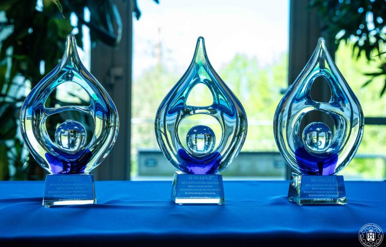 statuetka Olimpiady Języka Angielskiego