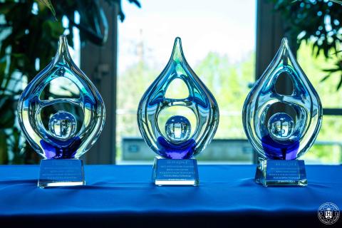 statuetka Olimpiady Języka Angielskiego